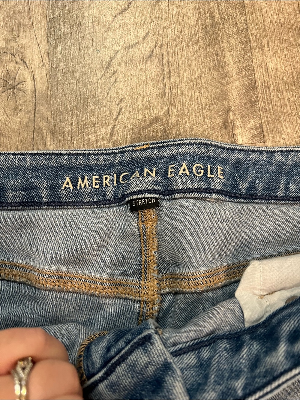 American Eagle Distressed Mom Jeans Women’s Size 16 Stretch Light Wash High Rise - Picture 4 of 7
